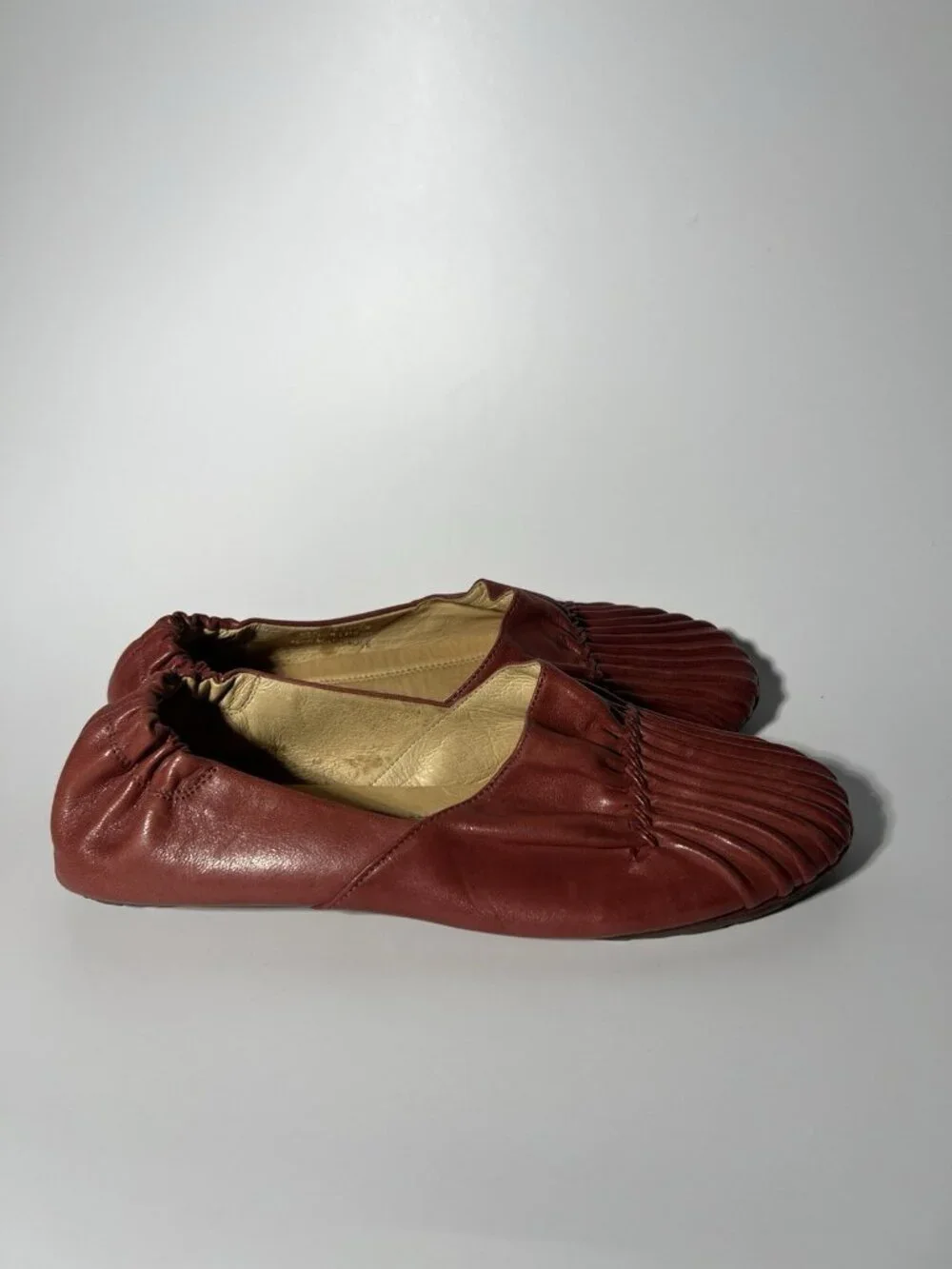 Chocolat Blu Women’s Flats 8.5 M Red Pleated Leather Round Toe Slip-On Shoes